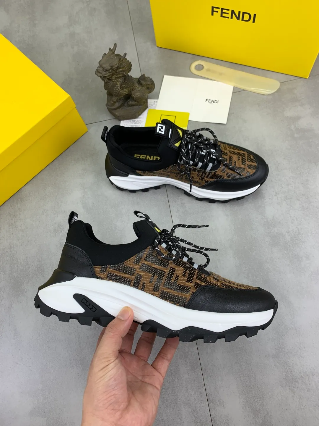 ​Men's shoes 💰P440 💰【New】Little monster 🆘 New FENDI 🕶️🕶️Simple routing effect, showing an elegant and cool driving shoe 🎬Using imported calfskin + first-layer pigskin lining🐂Excellent material🎬Detailed workmanship 🤗Comfortable foot feel➰➰. ​Pair it with any outfit to show your taste and temperament, low-key luxury ♻️Design ​simple and elegant ​noble and fashionable 🍃​Very loved and favored by trendy men 💓❤️Size: 38-44 (45 customized) 3️⃣ colors available